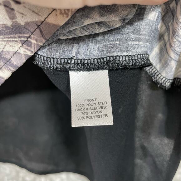 Trouve Black & White Abstract Pattern Hi-Low Hem Top - Size Small - Long Sleeve - Picture 5 of 6